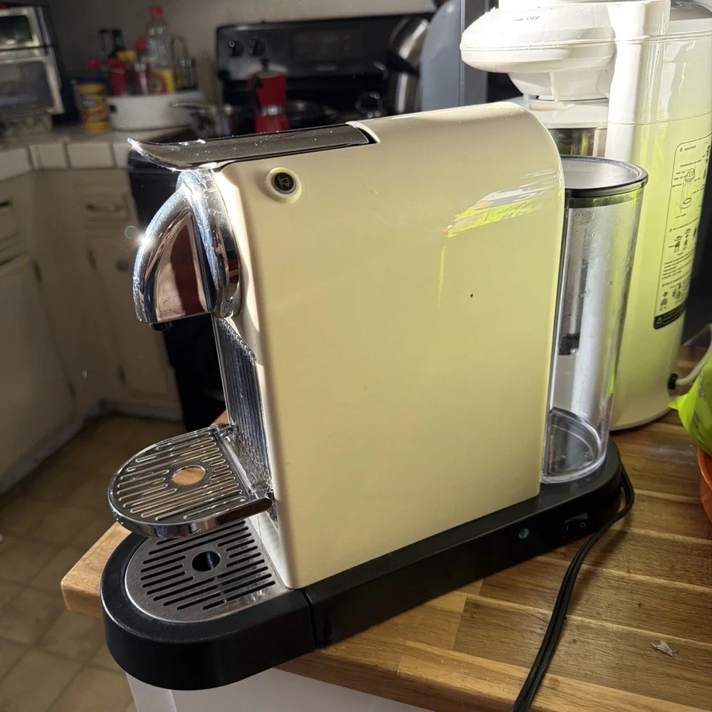 Nespresso CitiZ Espresso Coffee Pod Machine D110  Cream Chrome Color EUC Tested